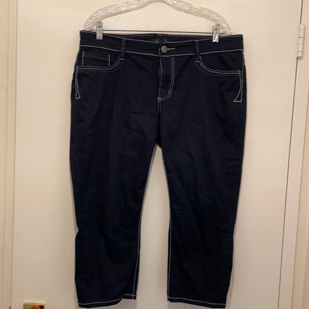 Seven for All Mankind black mid rise cropped jeans